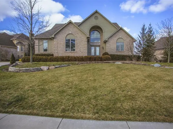 1732 Stonebridge Dr S, Ann Arbor, MI 48108