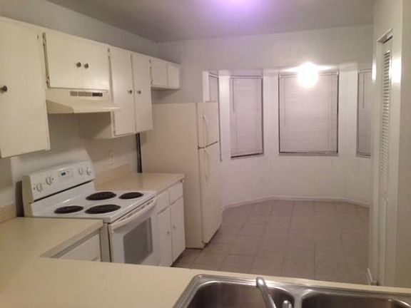 3rd image of 1442 Londra Ln