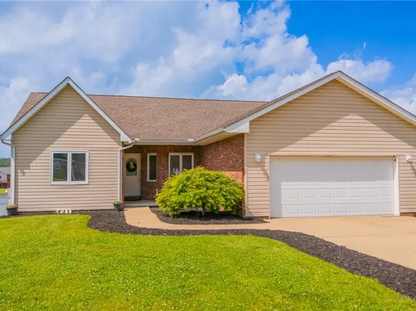 46111 Country Lake Dr, Saint Clairsville, OH 43950