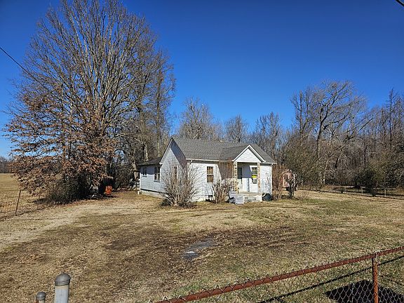 2nd image of 2267 Woodlawn Rd