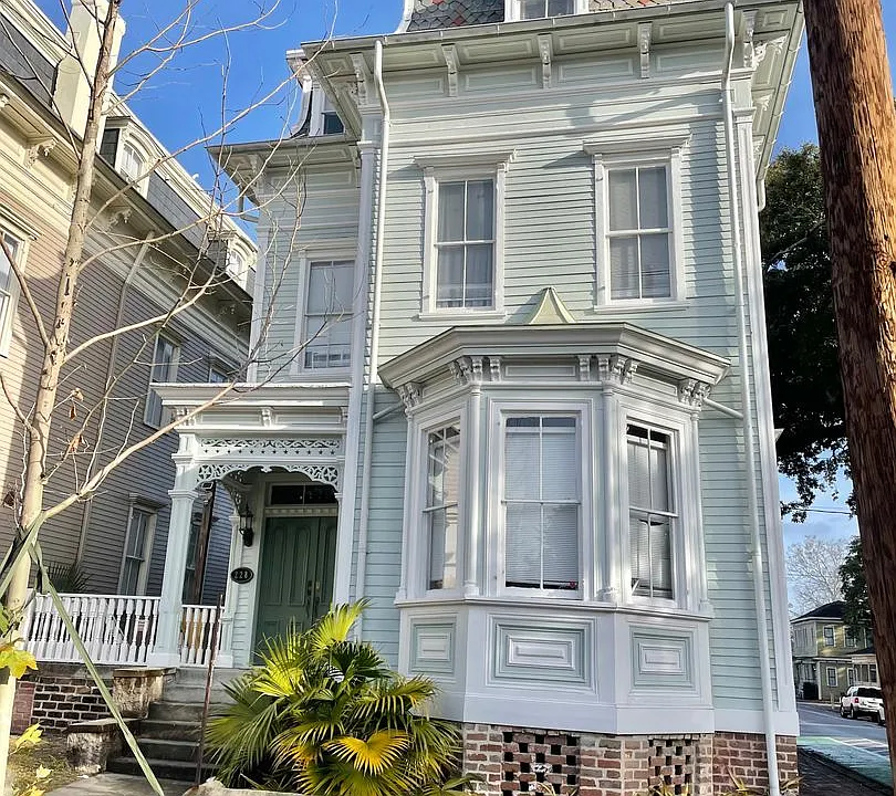 228 E Henry St
