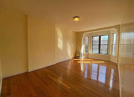 3rd image of 519 Halsey St #4L