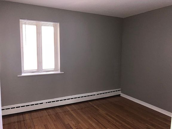 4th image of 2026 E 72nd Pl #2B