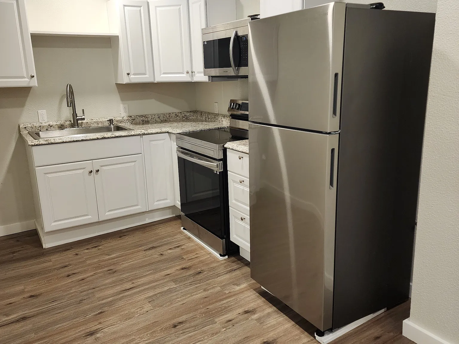 1 bed, $1,000 — Photo 3