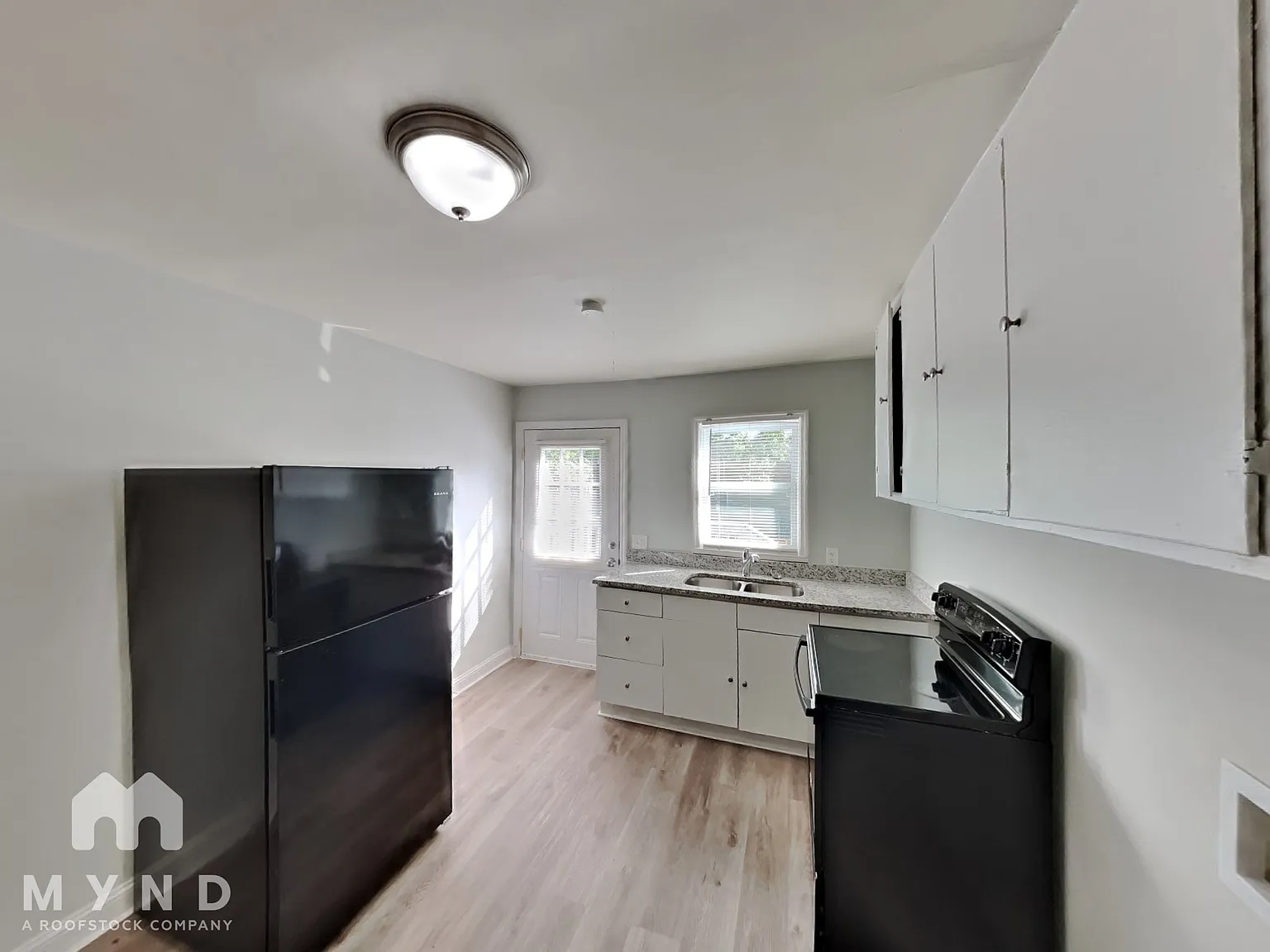 2 bed, 1.0 bath, 816 sqft, $1,390 — Photo 2