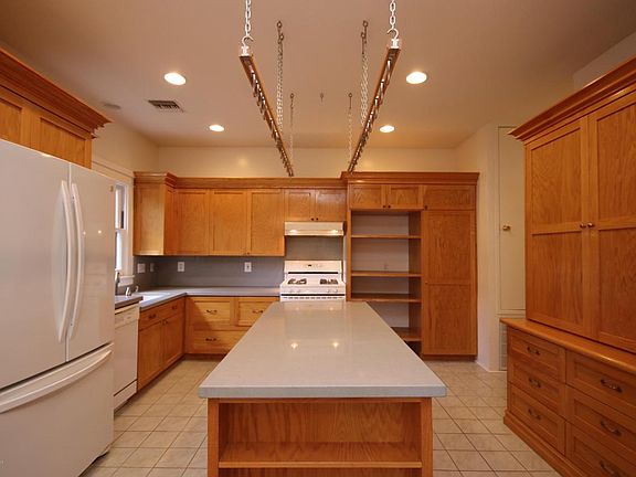 4th image of 1117 Avon Pl