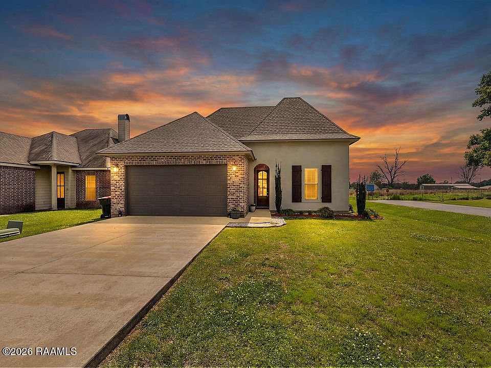 1st image of 100 Spanish Oak Dr