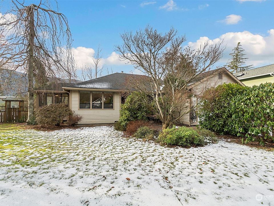 1st image of 389 Ogle Place NE