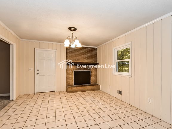 4th image of 1004 Eastmont Dr