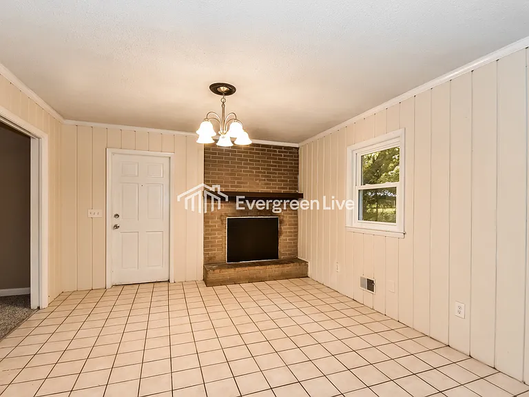 1004 Eastmont Dr — Photo 4