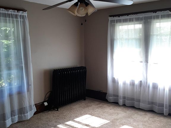 4th image of 735 N Chestnut St APT 3