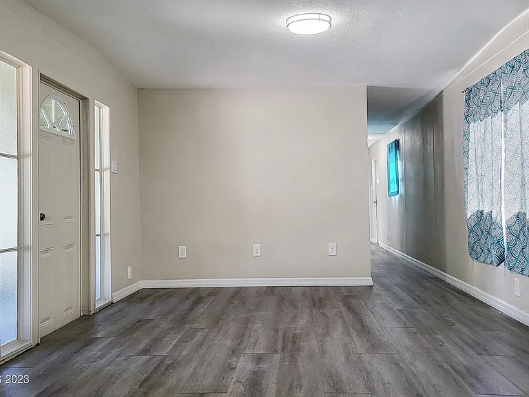 6877 Blue Bonnet Dr — Photo 4