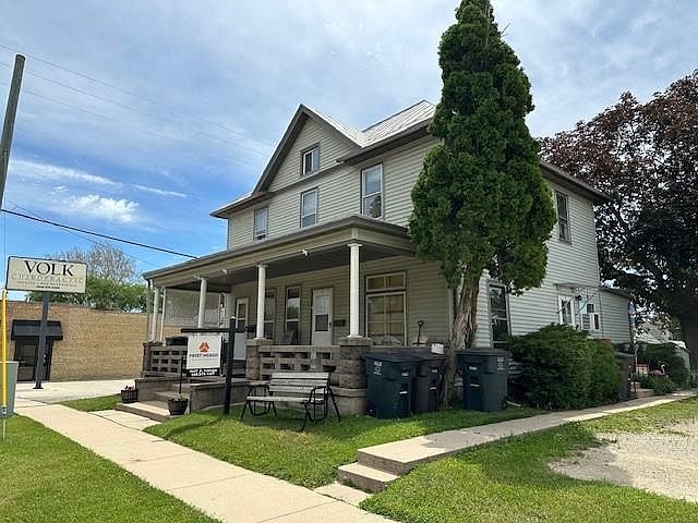 2nd image of 210 E Racine St