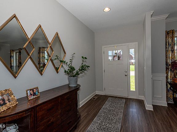 4th image of 8610 Oxford Dr