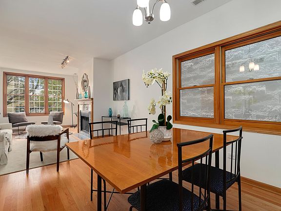 5th image of 1431 N Leavitt St APT 1