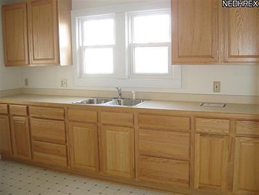 2nd image of 575 E Archwood Ave