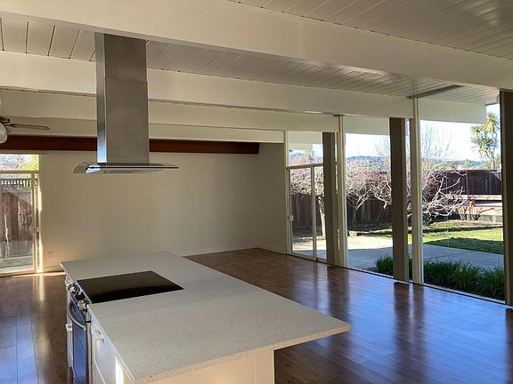 3rd image of 15 Turtle Bay Pl