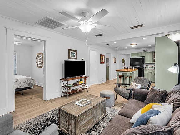 3rd image of 403 Pensacola Ave