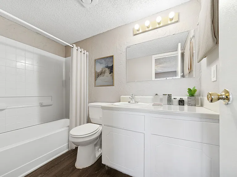 Cypress Pointe — Photo 10