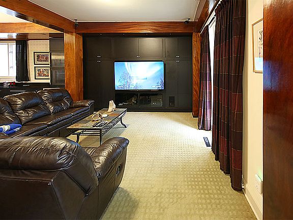 LR w/built-ins for TV 