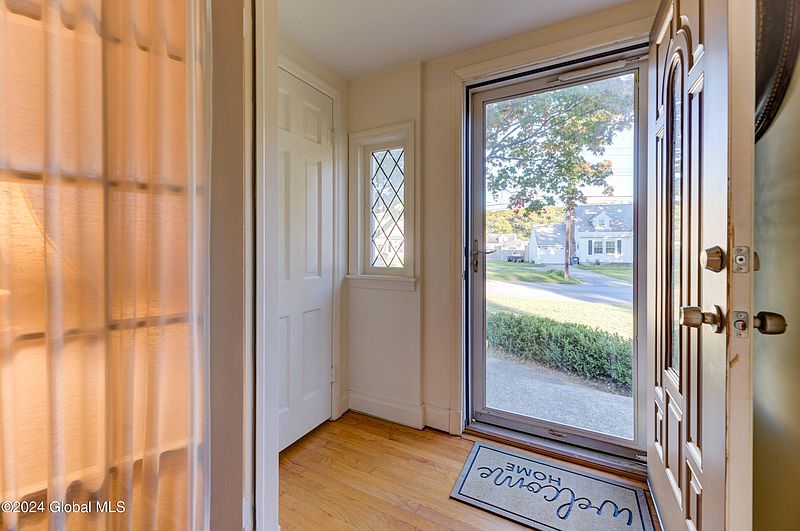 4th image of 6 Colonial Drive