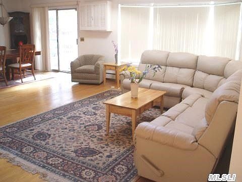 2nd image of 10 Windwood Ct
