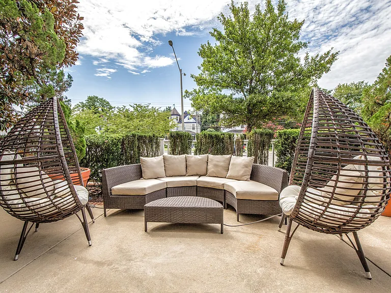 Outdoor Resident Lounge