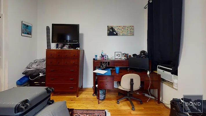 Rented by Bond New York | media 30