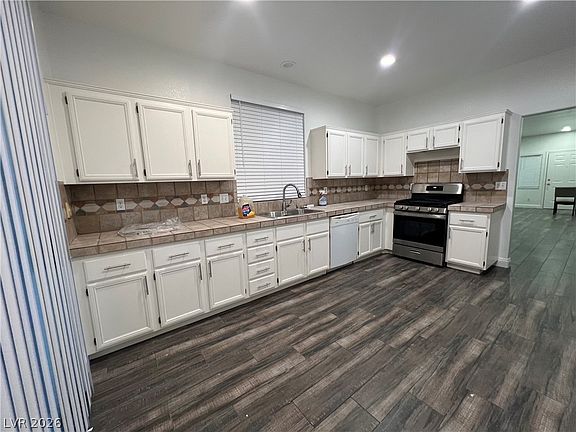 4th image of 9882 Oriole Crest Ct
