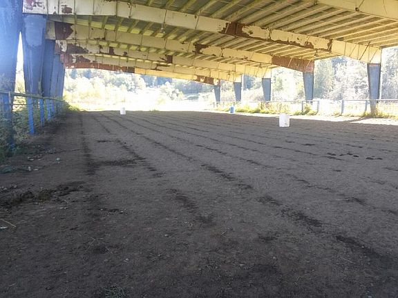 Riding arena
