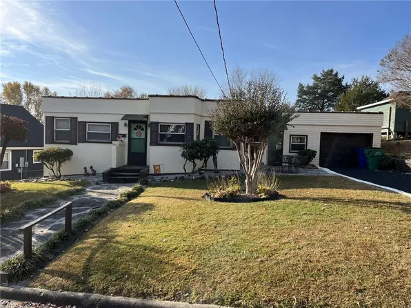 210 Patterson Ave, Mount Airy, NC 27030