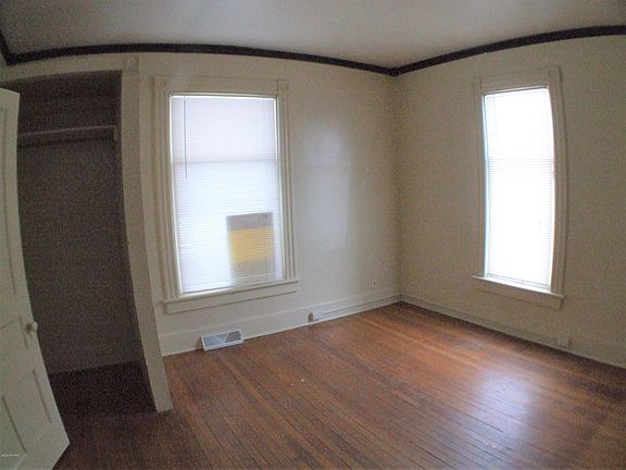 4th image of 320 Hollister Ave SE