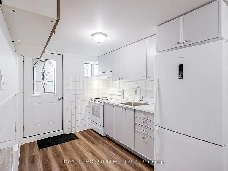 224 Christie St #LOWER — Photo 15