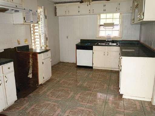 4th image of 3305 Bronco Way