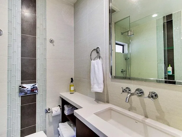 3321 Grim Ave — Photo 2