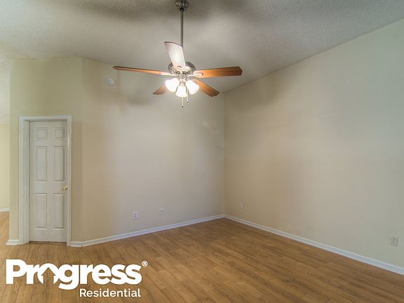 3rd image of 1588 Glen View St