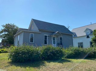 102 S 12th St, Marshalltown, IA 50158