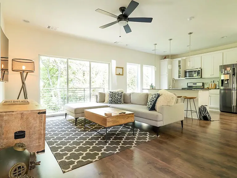 1160 Lott Ave #B — Photo 4