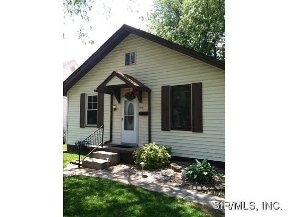 717 Strong Ave photo 1
