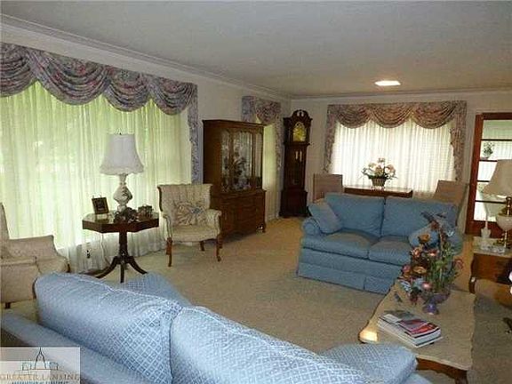 3rd image of 175 Maplewood Dr
