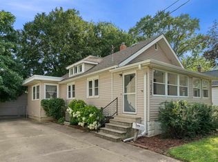 1035 Newton St, Waterloo, IA 50703