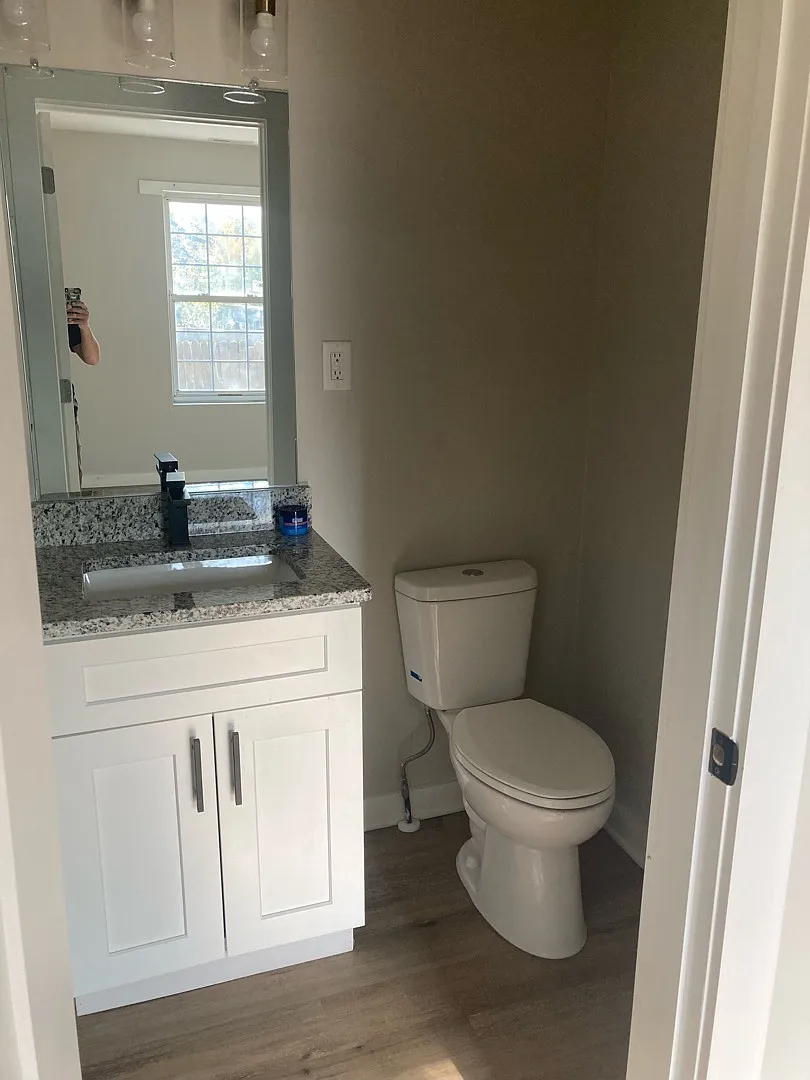 115 Crowell Drive Southwest - 115A Crowell Dr SW — Photo 3