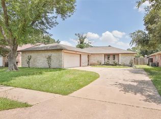 16334 Pebbleglen Dr, Houston, TX 77095