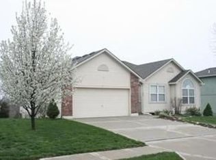 504 SW Bobcat St, Oak Grove, MO 64075