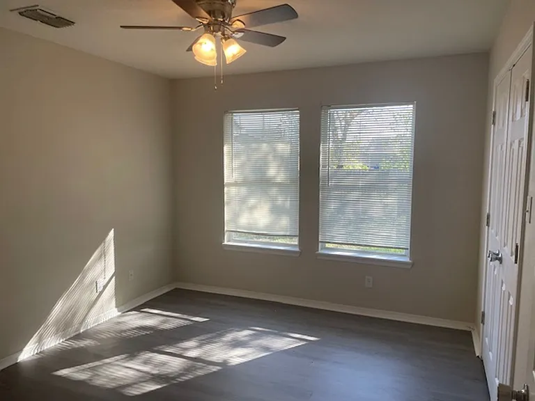 2429 Lorine Dr — Photo 10