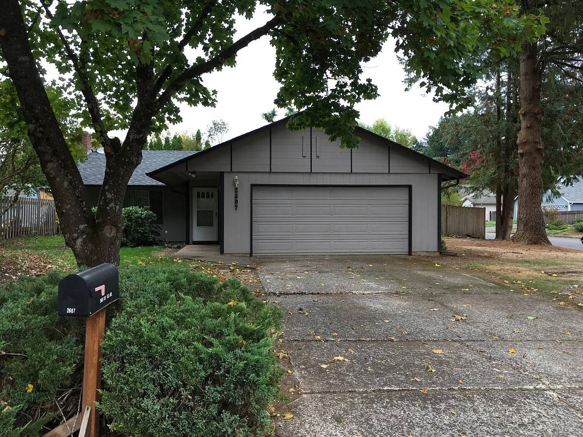 2607 NE 151st Ave photo 1