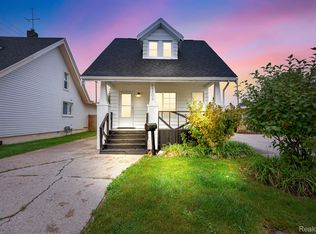 26509 Wenfield St, Roseville, MI 48066