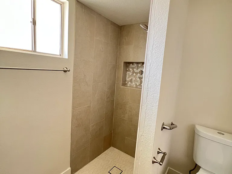 E Adobe St — Photo 4