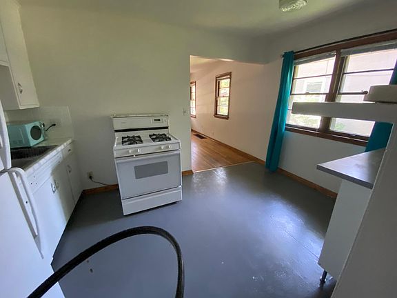 5th image of 837 23rd Ave SE