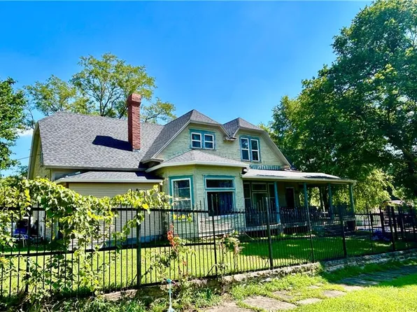 409 E Spring St, El Dorado Springs, MO 64744